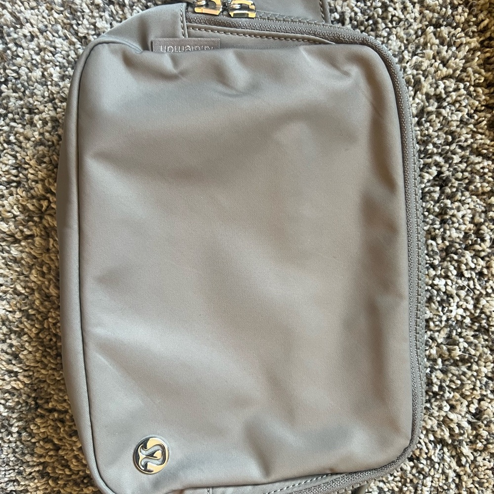 Lululemon 2L Everywhere Belt Bag